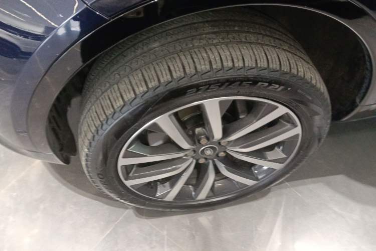 Used Land Rover Discovery 2023 Restyled 360 PS R-Dynamic SE Left Front Wheel Hub