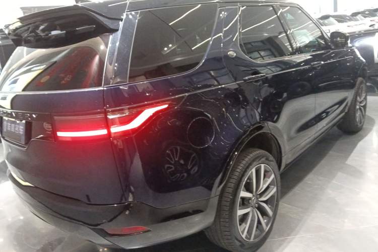 Used Land Rover Discovery 2023 Restyled 360 PS R-Dynamic SE Rear Right 45 Deg