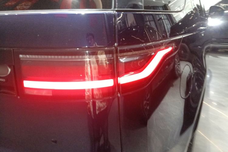 Used Land Rover Discovery 2023 Restyled 360 PS R-Dynamic SE Right Rear Taillight