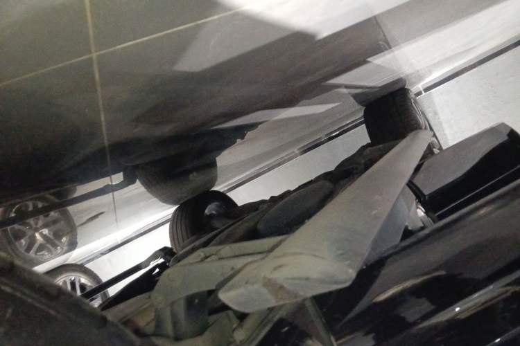 Used Land Rover Discovery 2023 Restyled 360 PS R-Dynamic SE Right Side Sill