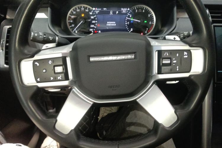 Used Land Rover Discovery 2023 Restyled 360 PS R-Dynamic SE Steering Wheel