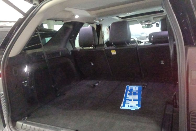 Used Land Rover Discovery 2023 Restyled 360 PS R-Dynamic SE Trunk