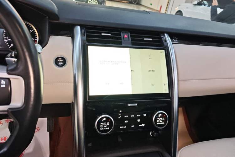 Used Land Rover Discovery 2023 300PS S Audio And AC Panel