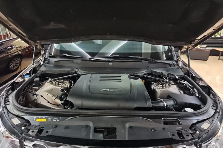 Used Land Rover Discovery 2023 300PS S Engine Bay