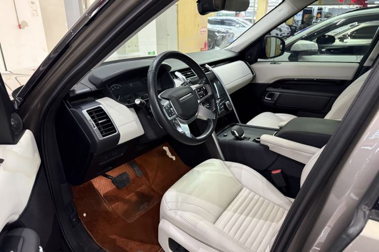 Used Land Rover Discovery 2023 300PS S Left Front Seat