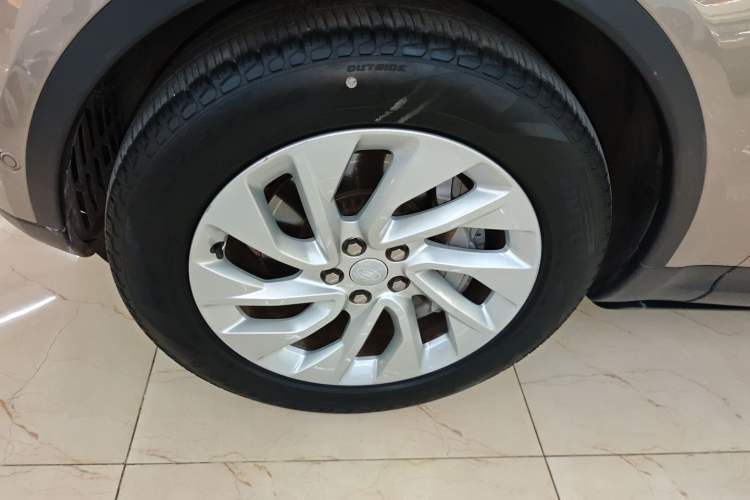 Used Land Rover Discovery 2023 300PS S Left Front Wheel Hub