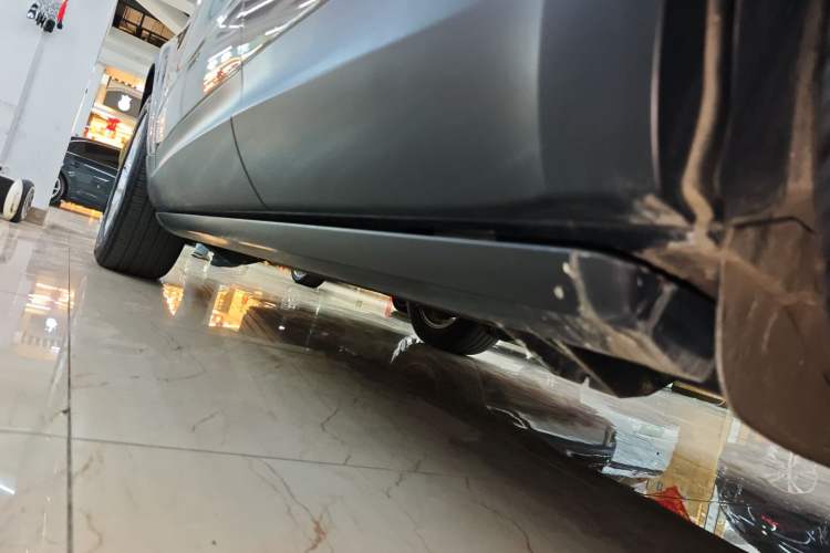 Used Land Rover Discovery 2023 300PS S Left Side Sill
