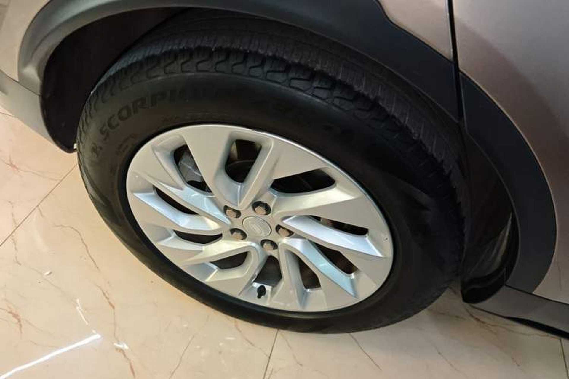 Used Land Rover Discovery 2023 300PS S Right Rear Wheel Hub