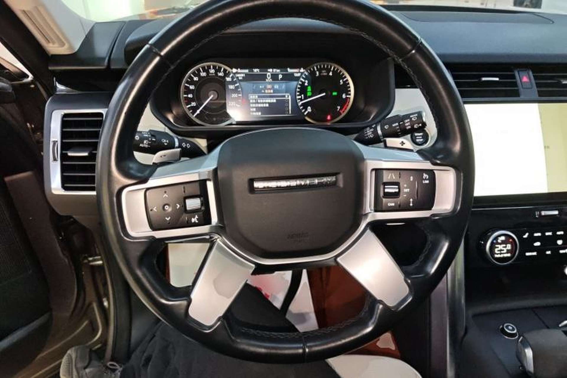 Used Land Rover Discovery 2023 300PS S Steering Wheel