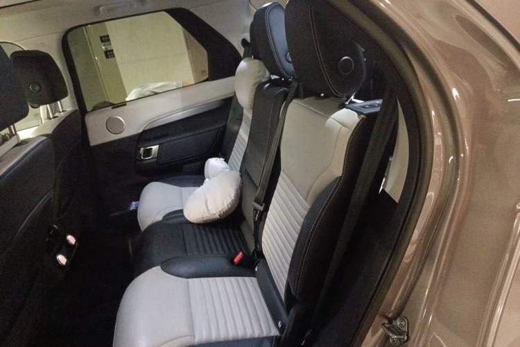 Used Land Rover Discovery 2023 360 PS R-Dynamic S Left Rear Seat
