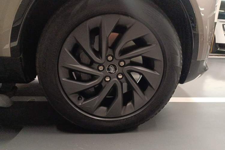 Used Land Rover Discovery 2023 360 PS R-Dynamic S Right Front Wheel Hub