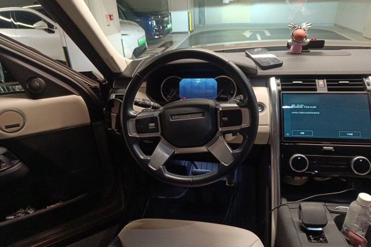 Used Land Rover Discovery 2023 360 PS R-Dynamic S Steering Wheel