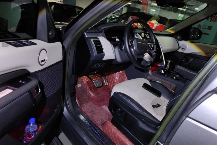 Used Land Rover Discovery 2023 Revised Version 360 PS R-Dynamic S Driver Seat