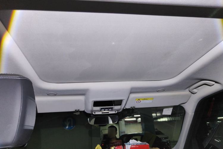 Used Land Rover Discovery 2023 Revised Version 360 PS R-Dynamic S Headliner