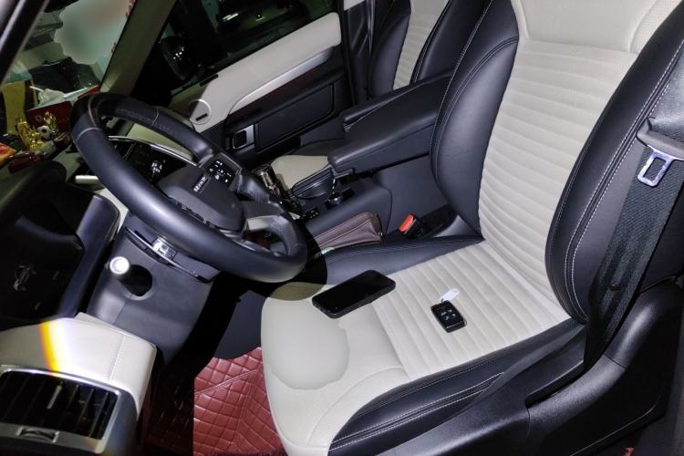 Used Land Rover Discovery 2023 Revised Version 360 PS R-Dynamic S Left Front Seat