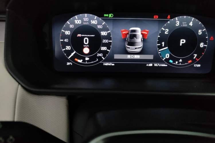 Used Land Rover Discovery 2023 Revised Version 360 PS R-Dynamic S Odometer Close Up