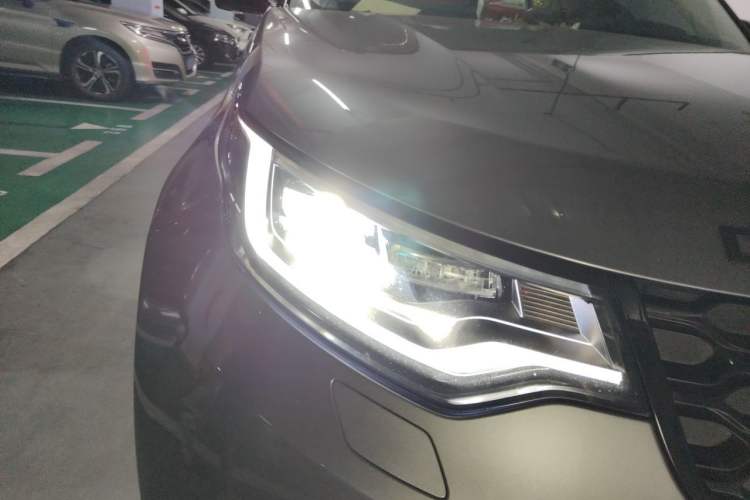 Used Land Rover Discovery 2023 Revised Version 360 PS R-Dynamic S Right Front Headlight