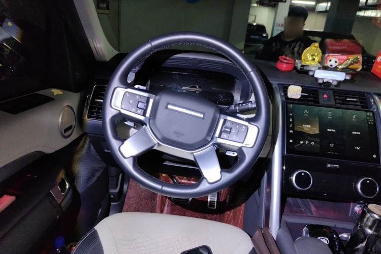 Used Land Rover Discovery 2023 Revised Version 360 PS R-Dynamic S Steering Wheel