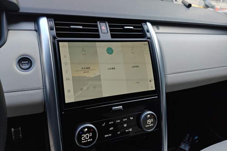 Used Land Rover Discovery 2023 360 PS R-Dynamic S Audio And AC Panel