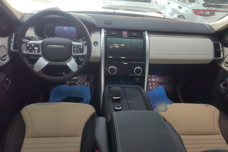 Used Land Rover Discovery 2023 Revised Version 360 PS R-Dynamic S Center Console