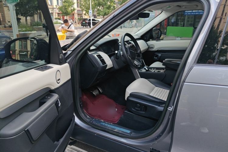 Used Land Rover Discovery 2023 360 PS R-Dynamic S Driver Seat