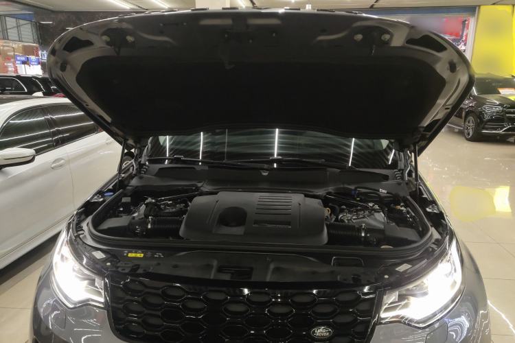 Used Land Rover Discovery 2023 360 PS R-Dynamic S Engine Bay