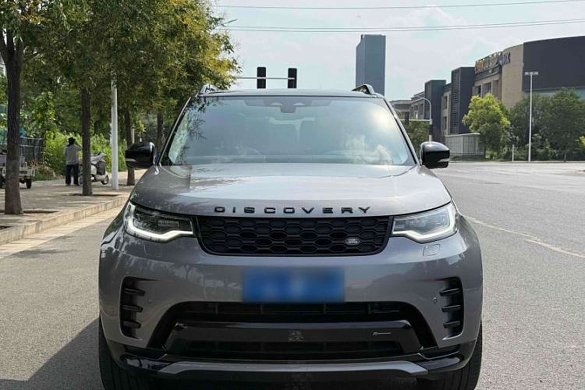 Used Land Rover Discovery 2023 360 PS R-Dynamic S Exterior 1