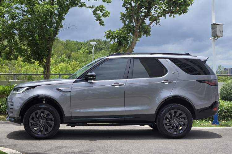Used Land Rover Discovery 2023 Revised Version 360 PS R-Dynamic S Exterior 2