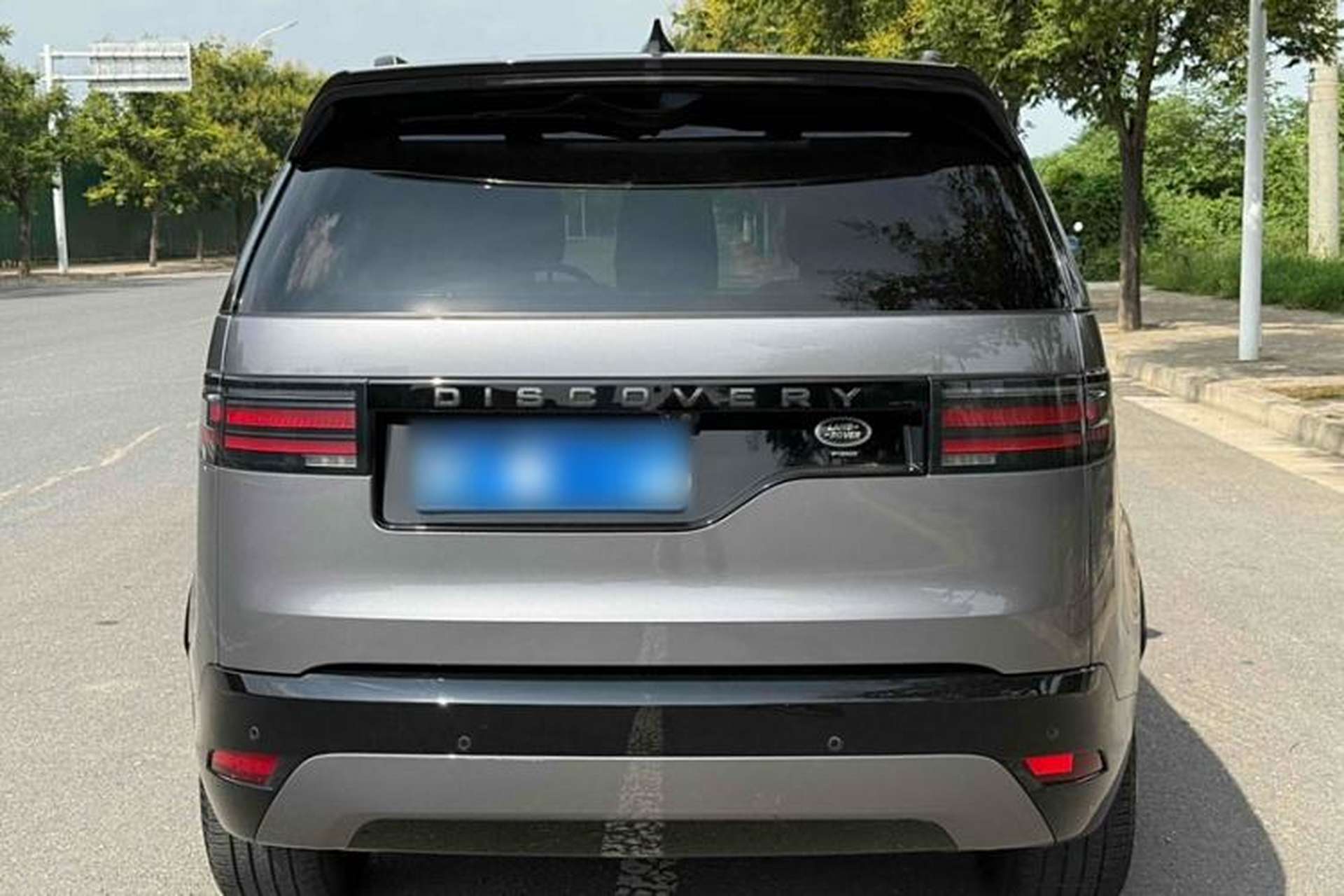 Used Land Rover Discovery 2023 360 PS R-Dynamic S Exterior 4