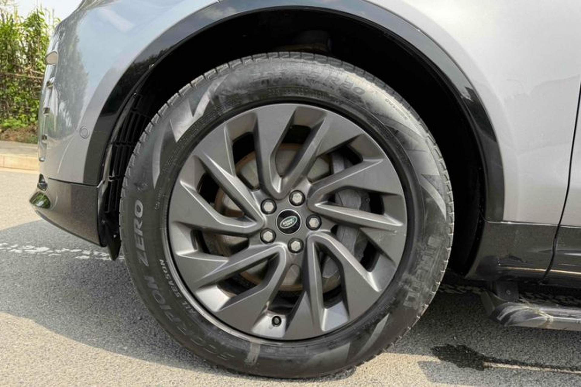 Used Land Rover Discovery 2023 360 PS R-Dynamic S Exterior 9