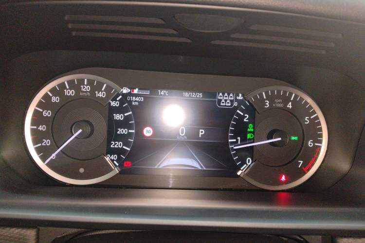 Used Land Rover Discovery 2023 Revised Version 360 PS R-Dynamic S Instrument Cluster