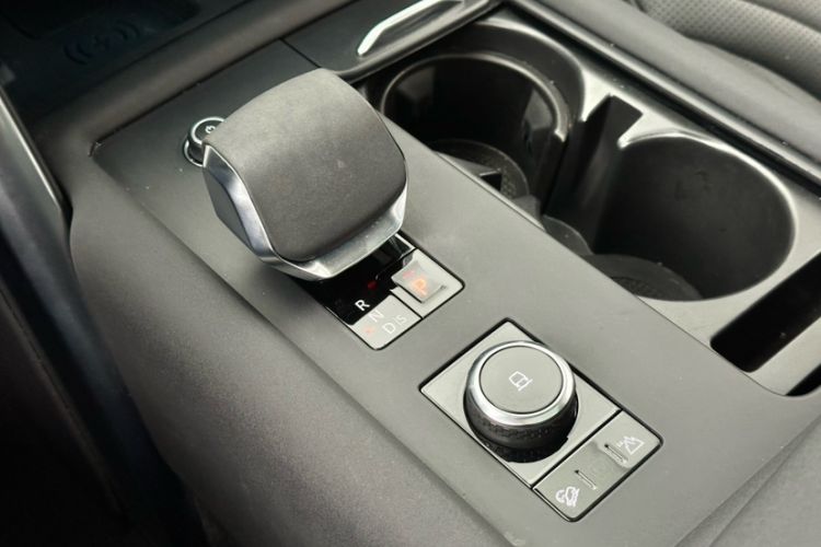 Used Land Rover Discovery 2023 360 PS R-Dynamic S Interior 1