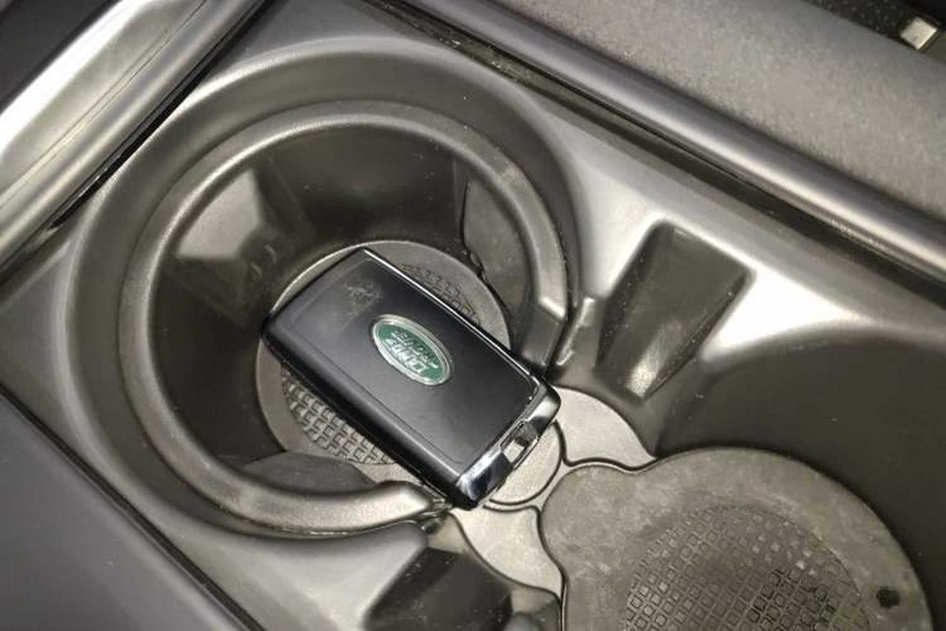 Used Land Rover Discovery 2023 360 PS R-Dynamic S Interior 1