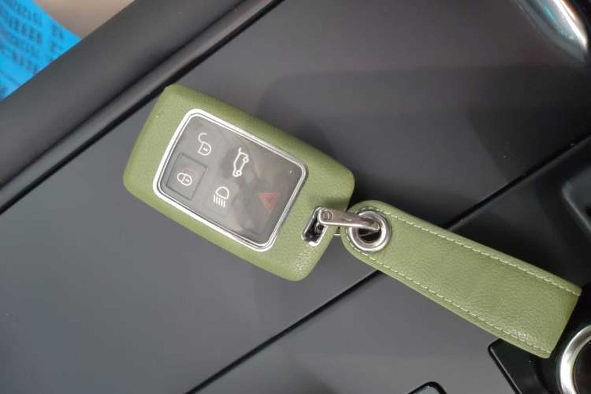Used Land Rover Discovery 2023 Revised Version 360 PS R-Dynamic S Interior 1