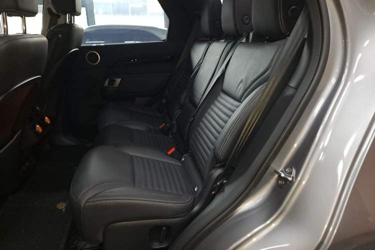 Used Land Rover Discovery 2023 300PS S Interior 1