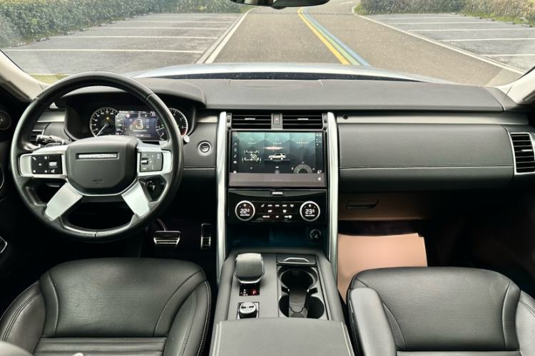 Used Land Rover Discovery 2023 360 PS R-Dynamic S Interior 2
