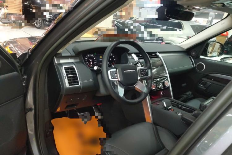 Used Land Rover Discovery 2023 360 PS R-Dynamic S Interior 2