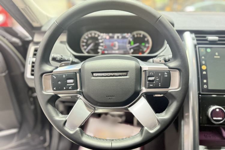 Used Land Rover Discovery 2023 Revised Version 360 PS R-Dynamic S Interior 3