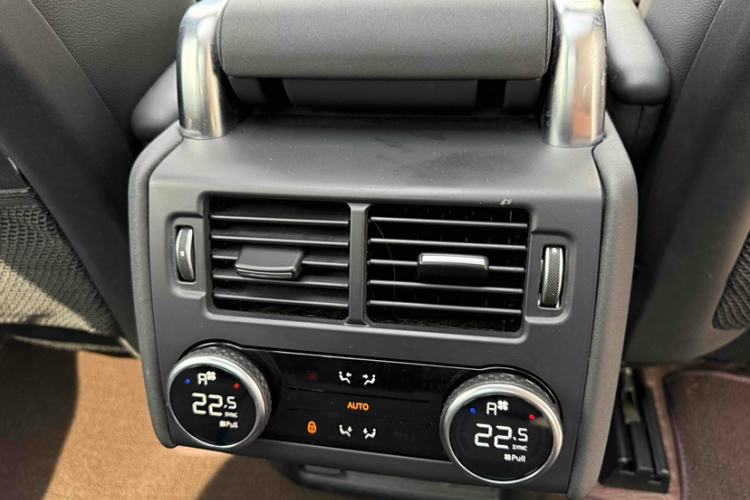 Used Land Rover Discovery 2023 360 PS R-Dynamic S Interior 3