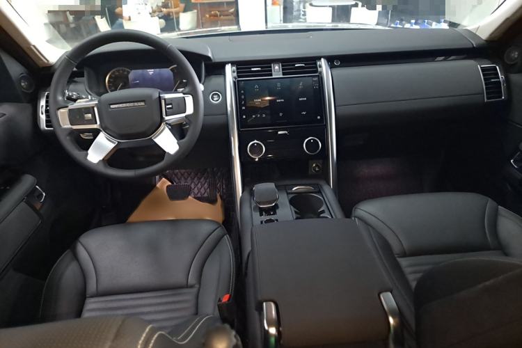 Used Land Rover Discovery 2023 300PS S Interior 3