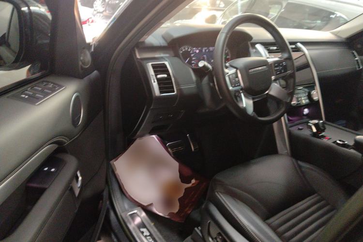 Used Land Rover Discovery 2023 Revised Version 360 PS R-Dynamic S Interior 3