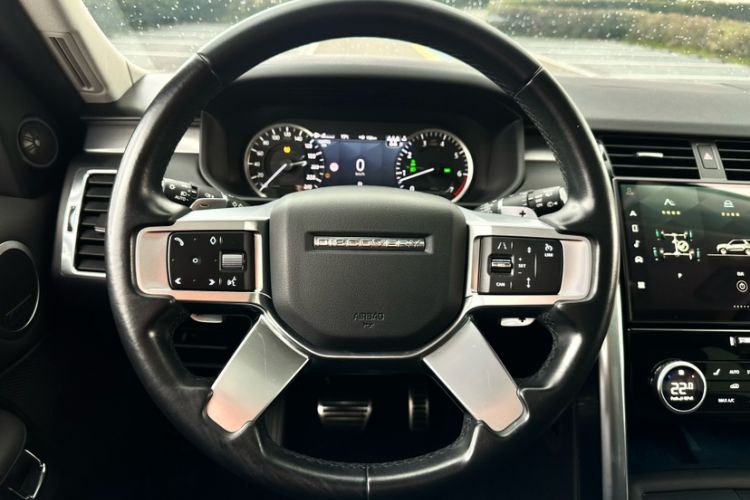 Used Land Rover Discovery 2023 360 PS R-Dynamic S Interior 4
