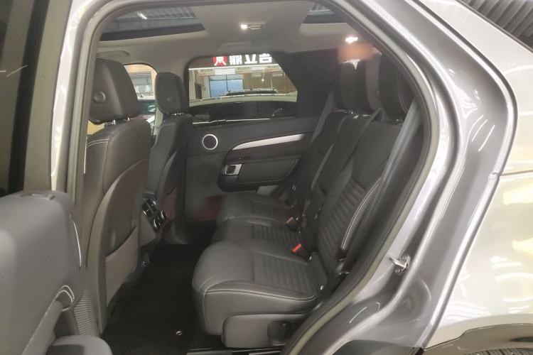 Used Land Rover Discovery 2023 360 PS R-Dynamic S Interior 4