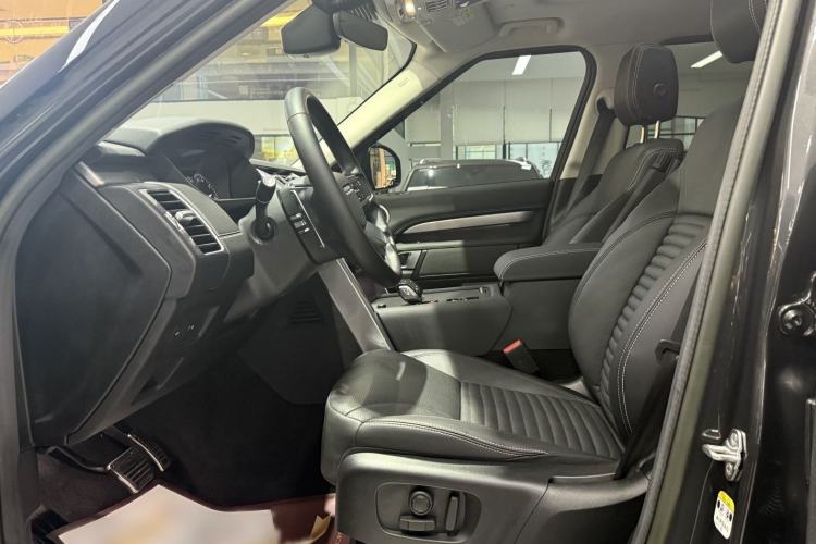 Used Land Rover Discovery 2023 Revised Version 360 PS R-Dynamic S Interior 5