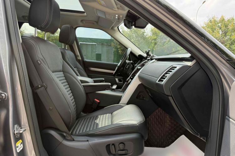 Used Land Rover Discovery 2023 360 PS R-Dynamic S Interior 5