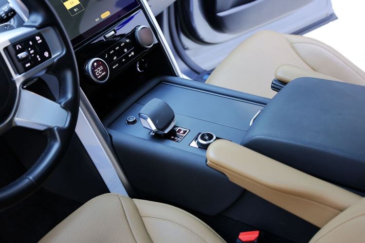 Used Land Rover Discovery 2023 360 PS Metropolitan Edition Interior 5
