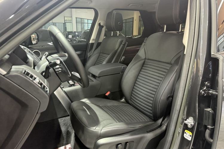 Used Land Rover Discovery 2023 Revised Version 360 PS R-Dynamic S Interior 6