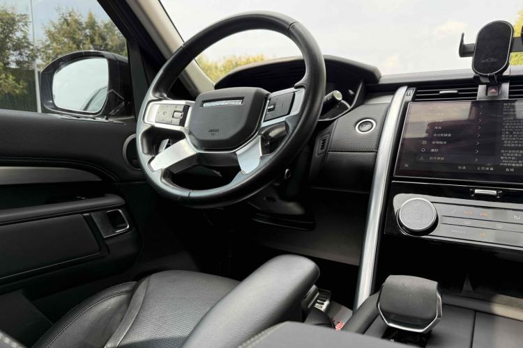 Used Land Rover Discovery 2023 360 PS R-Dynamic S Interior 6