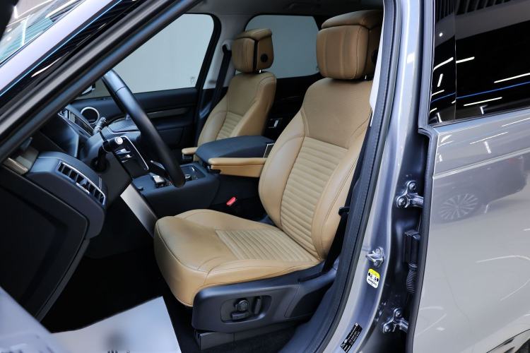Used Land Rover Discovery 2023 360 PS Metropolitan Edition Interior 6
