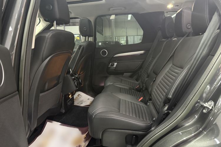 Used Land Rover Discovery 2023 Revised Version 360 PS R-Dynamic S Interior 7